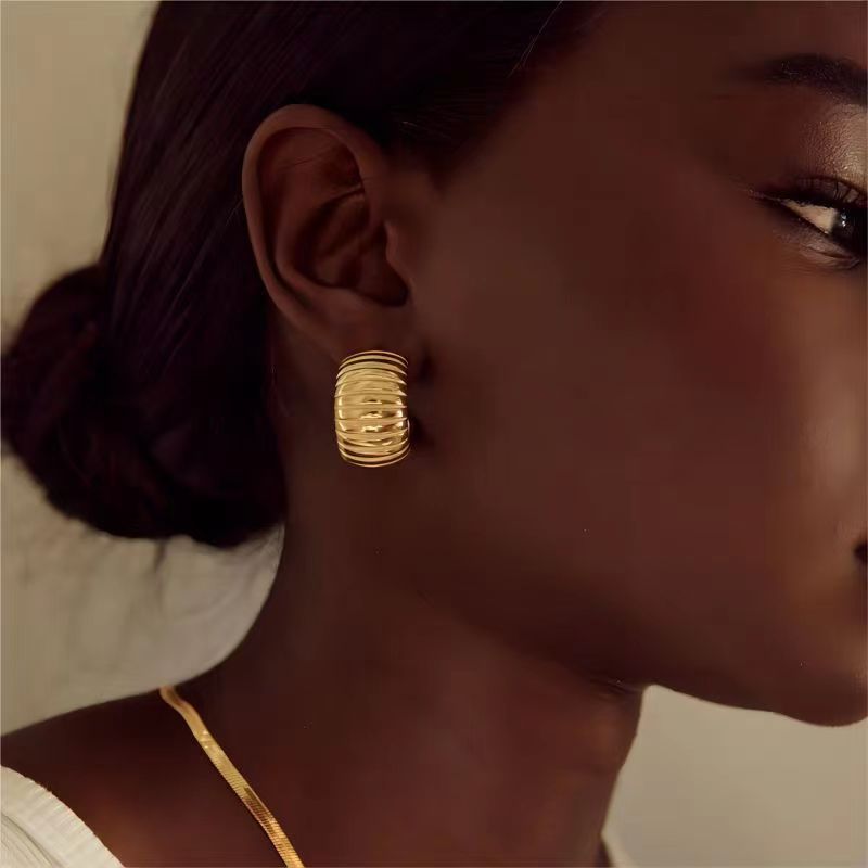 Wide Ribbed C-Hoop Earrings